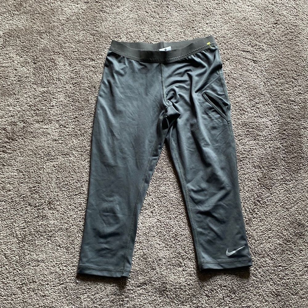 Nike Dri-FIT Capri Leggings SIZE XS Gray Athletic Workout Pants